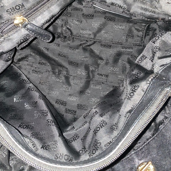 Michael Kors quilted soft leather shoulder bag - Picture 5 of 16